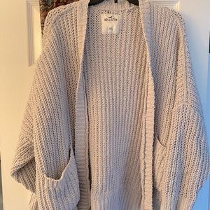 Lovelyyy Hollister Cardigan!